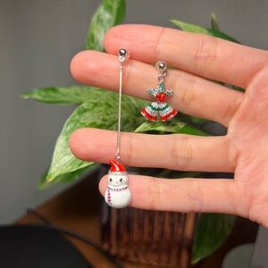 Festive Mismatched Christmas Earrings – 925 Silver Needle